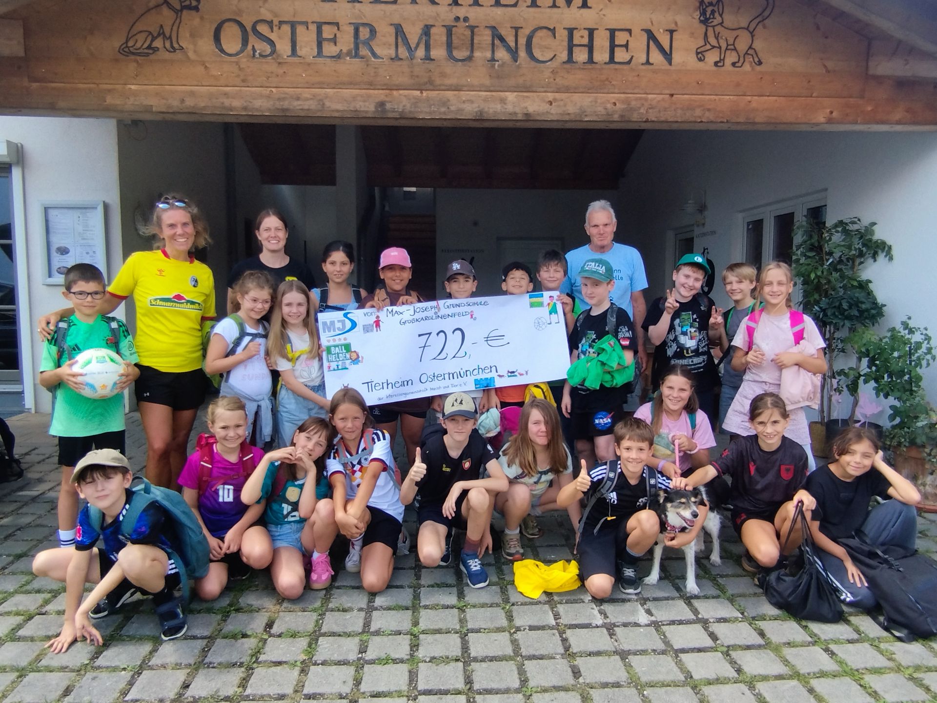 Spendenübergabe an das Tierheim