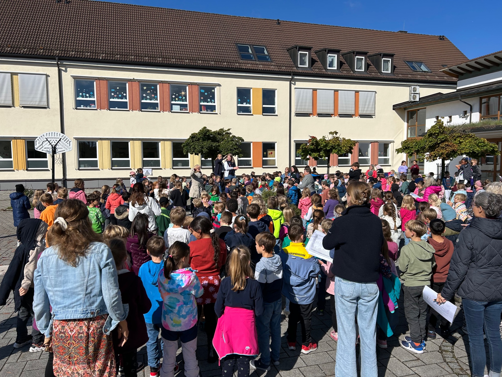 Kennenlerntag an der Grundschule: Kennenlerntag mit Teamgeist und Bewegung